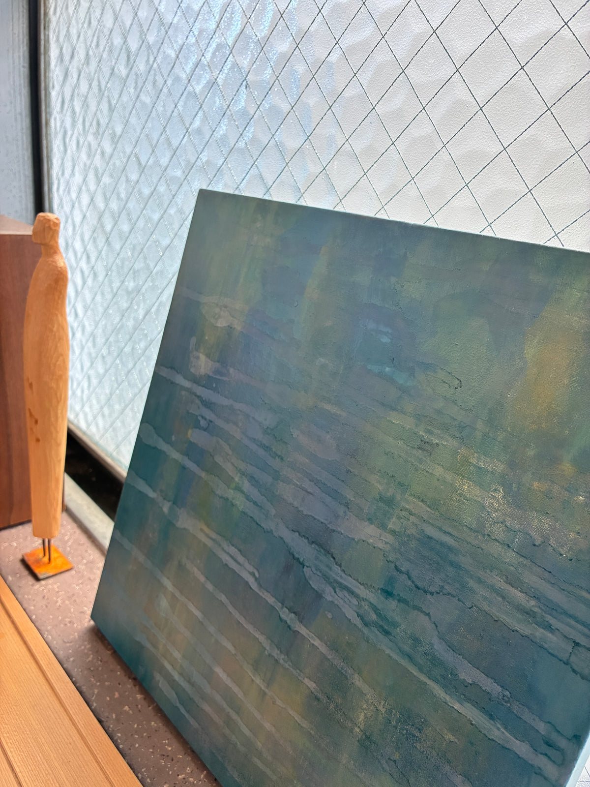 気配 / Presence (27.3 × 27.3 × 2 cm / 10.75 × 10.75 × 0.75 inches)